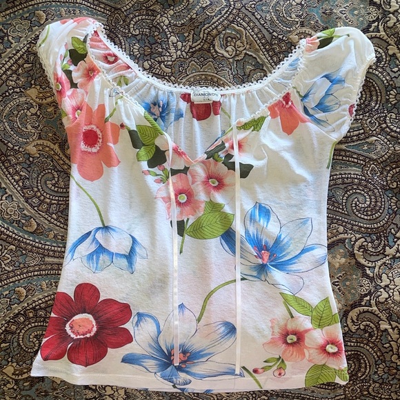 Diamomds Tops - T-Shirt, Beachy-Floral. From Hawaii. Summer Shirt